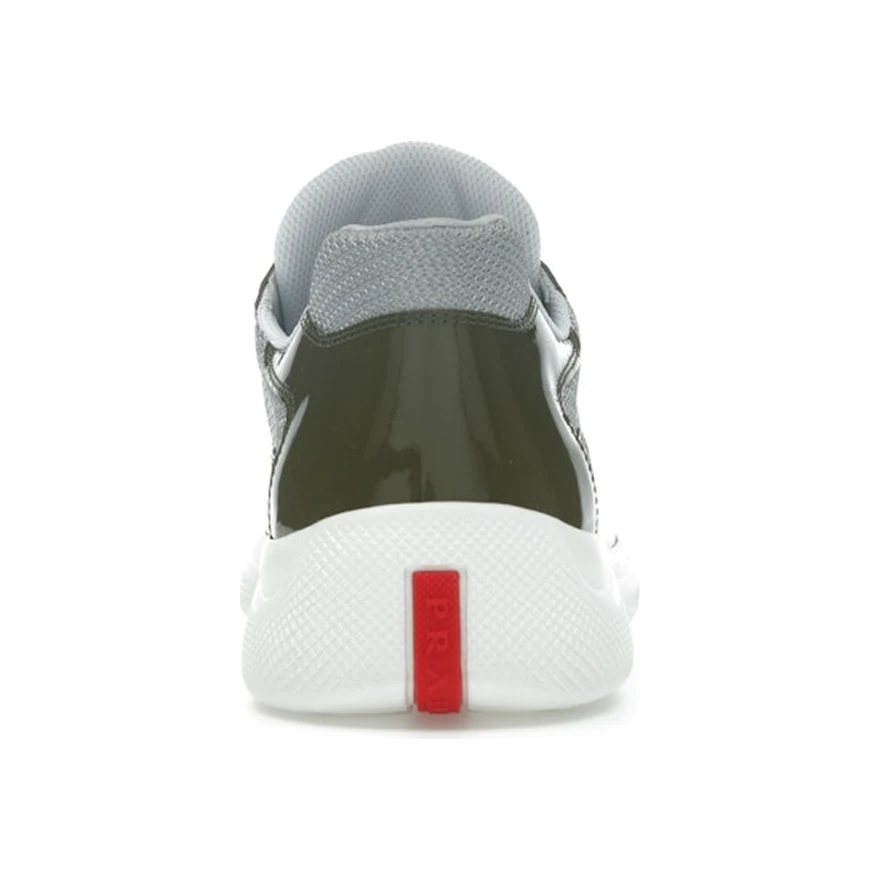 Prada America's Cup Loden, vue arrière