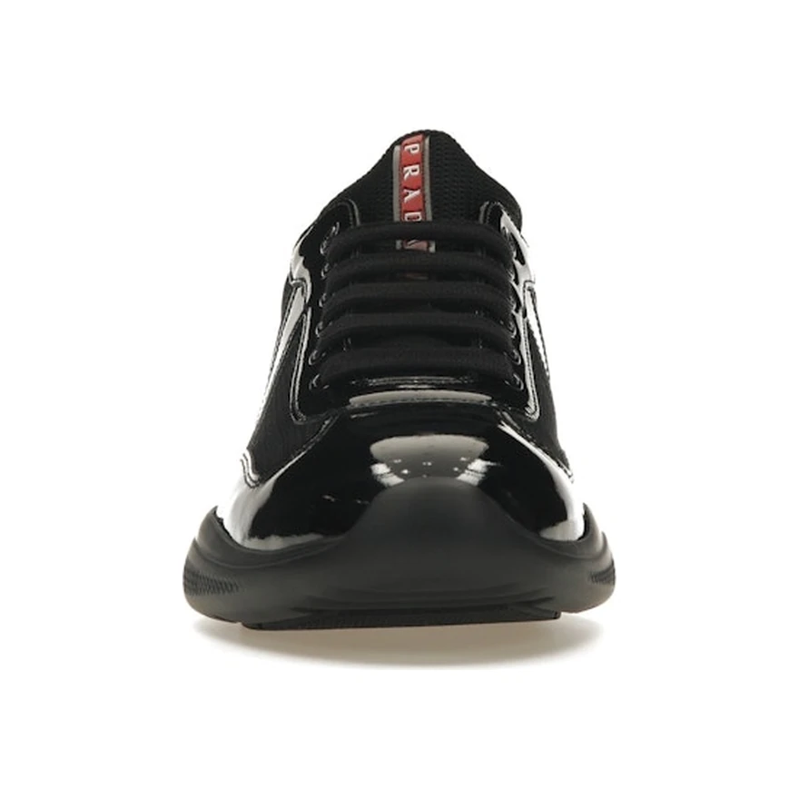 Prada America's Cup Noire, vue de face