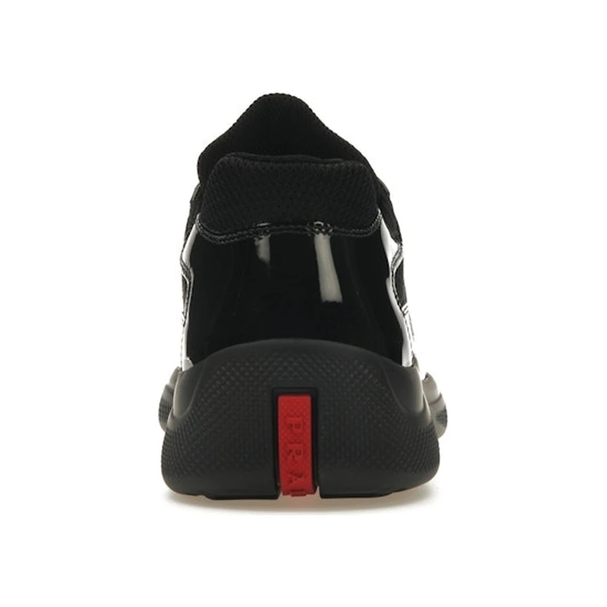 Prada America's Cup Noire, vue arrière