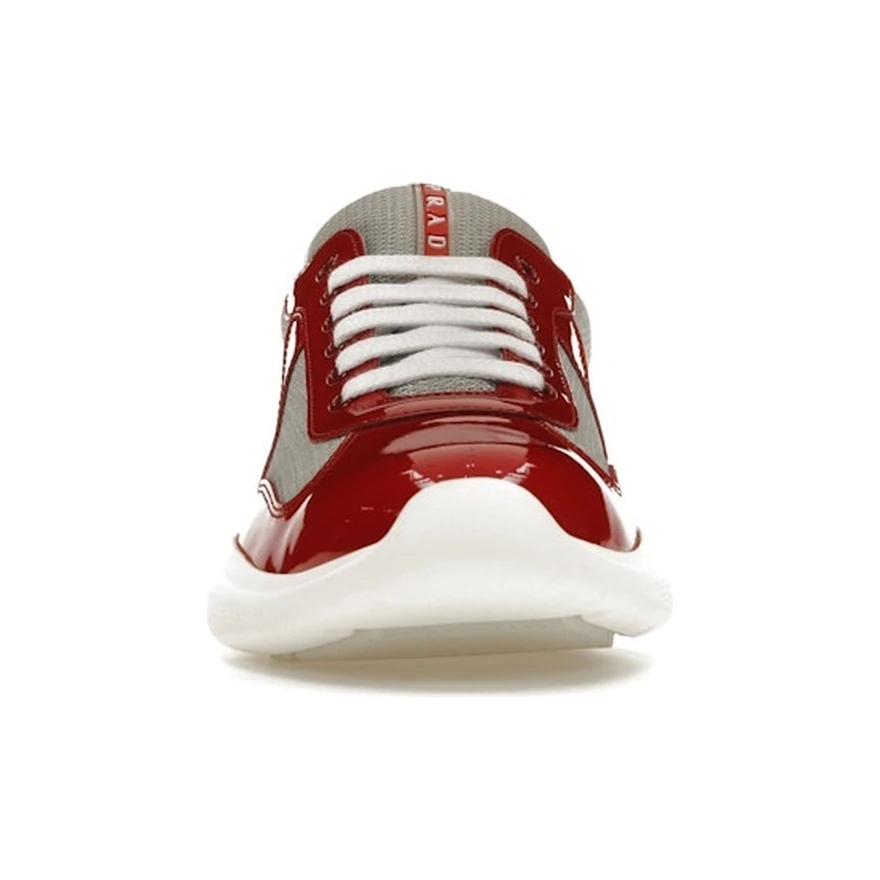 Prada America's Cup Rouge, vue de face